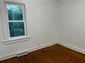 Building Photo - 708 E Stanford Ave
