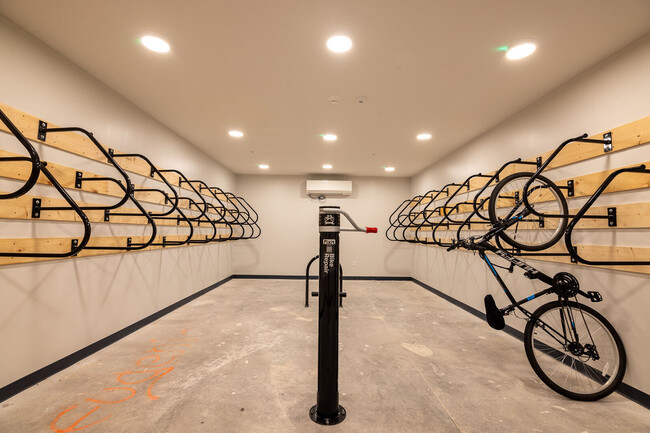 Bike Storage & Repair Station - Federal Point