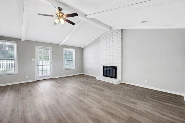 Foto del edificio - 112 Lake Terrace Cir