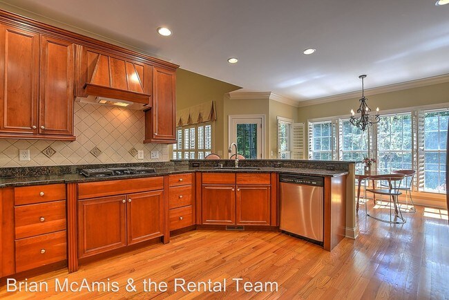 Building Photo - 5 br, 4.5 bath House - 111 Lands End Court