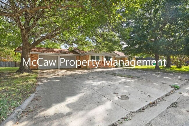 Building Photo - 1110 Rosedale Dr
