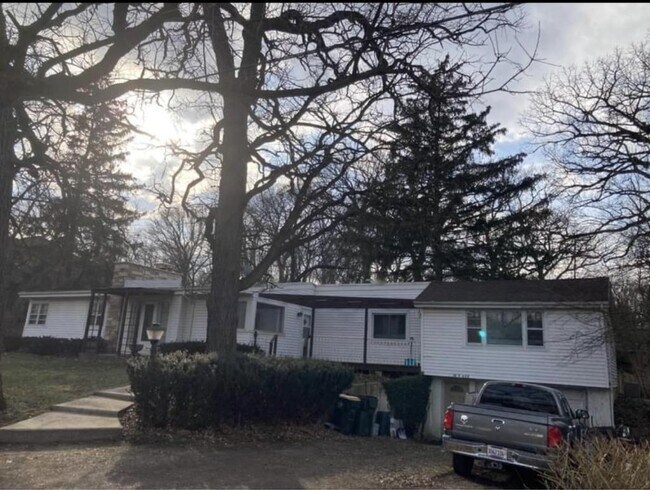 Building Photo - 10S420 Kearney Rd