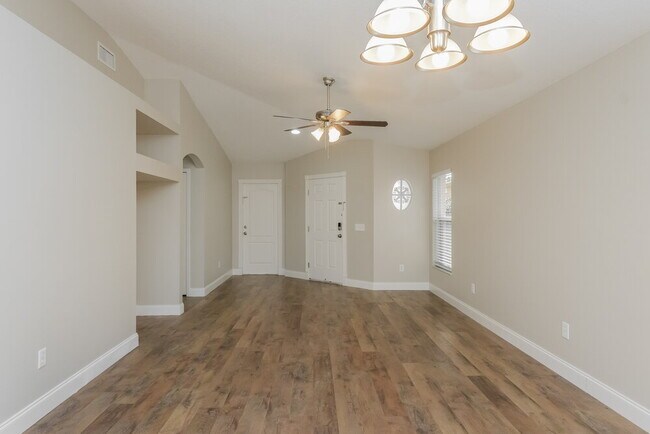 Foto del edificio - 10610 Navigation Dr