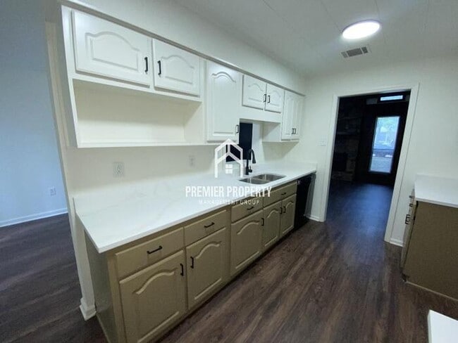 Building Photo - 5818 Port Haven Dr