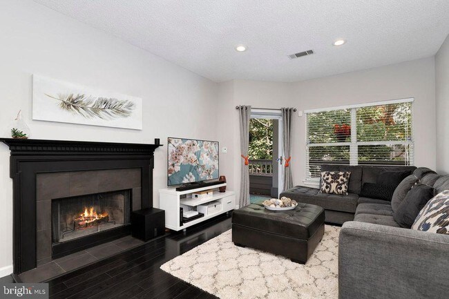 Building Photo - 13085 Autumn Woods Way