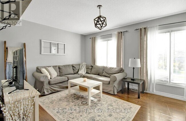 Building Photo - 79 Fernbrook Dr