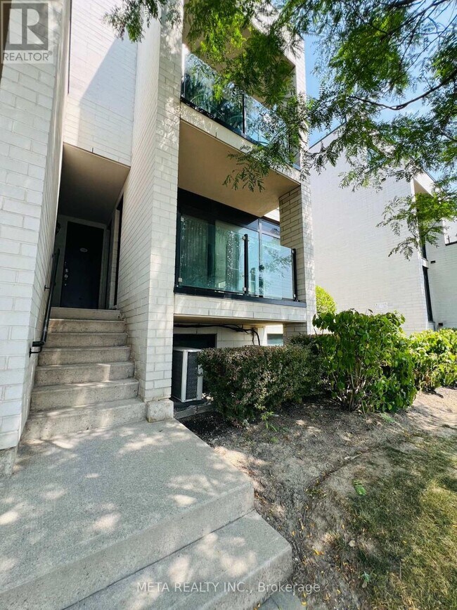 Photo du bâtiment - 138 Widdicombe Hill Blvd