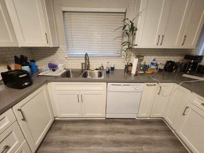 Building Photo - 20077 Redwood Rd