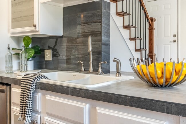 Foto del edificio - 8411 Sands Point Dr