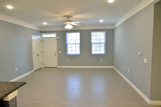 Foto del edificio - Shelby Township-2 Bedrooms, 2-Baths, 1st F...