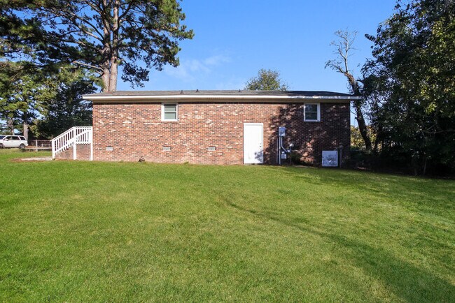 Building Photo - 124 Cross Hill Road