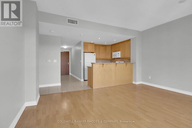 Building Photo - 905-905 Beauparc Private