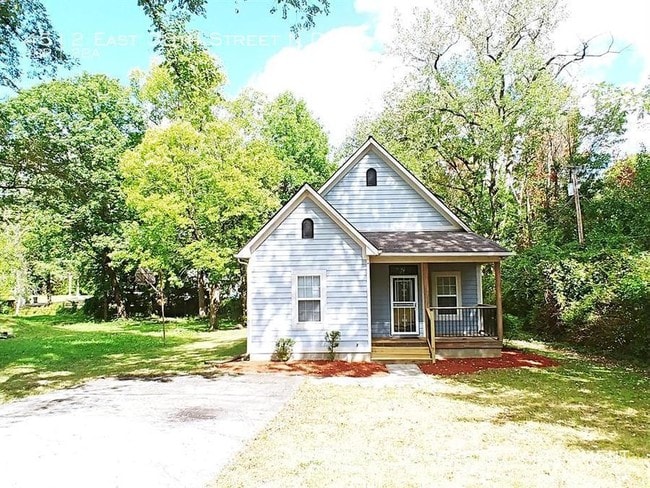 Building Photo - This Home Has It All