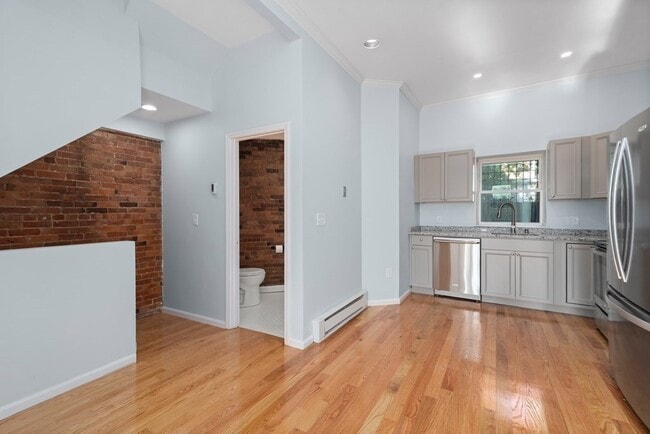 Building Photo - 2 Woodbine St