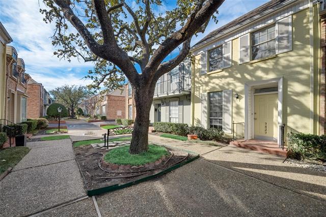 Foto del edificio - 9829 Park Ln Ct