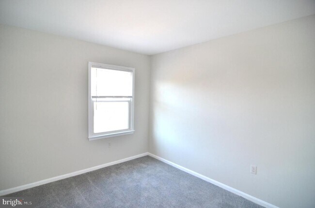 Building Photo - 3947 Pine Cone Cir