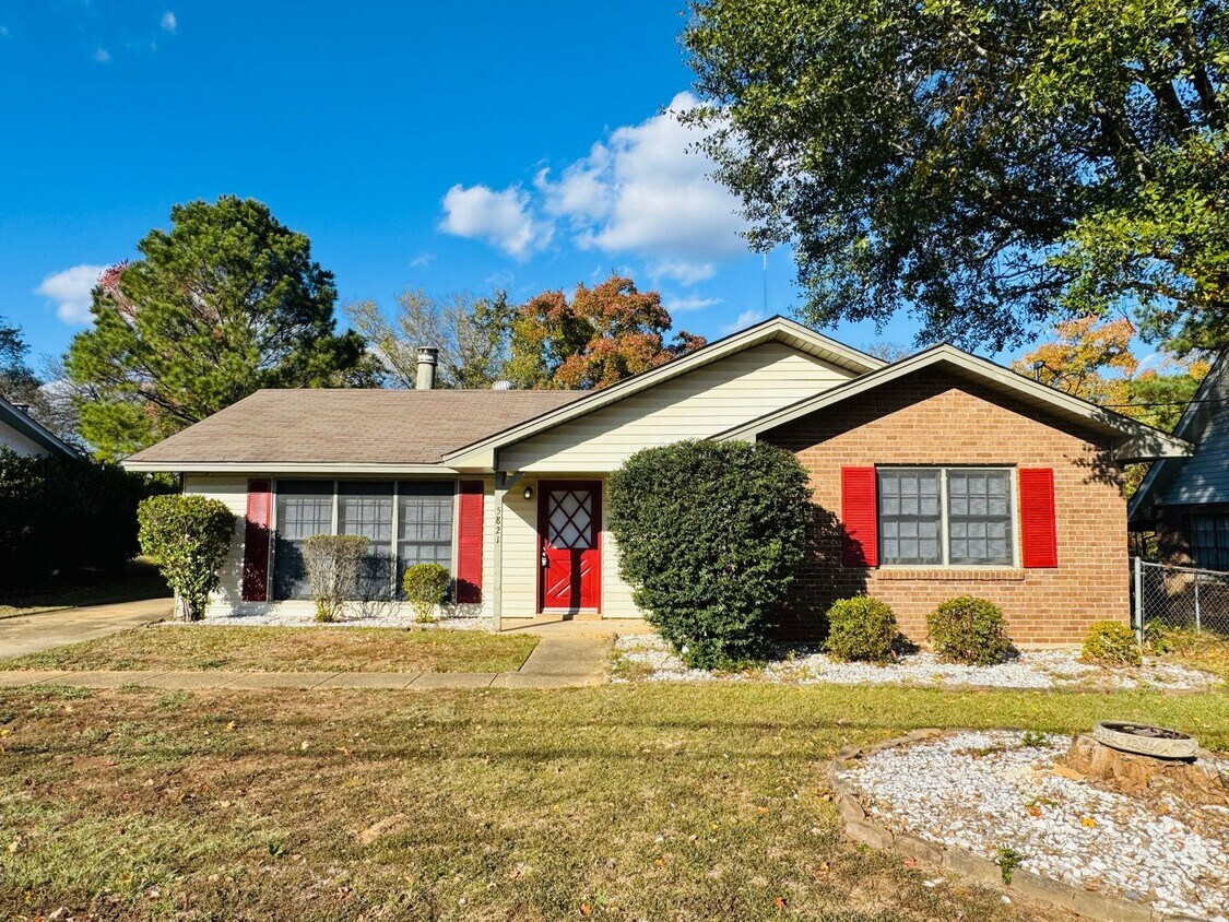 Primary Photo - Stunning 3-Bedroom, 2-Bath Home!