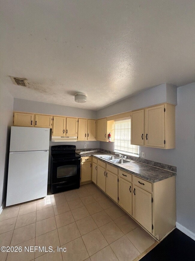 Building Photo - 3962 Winton Dr