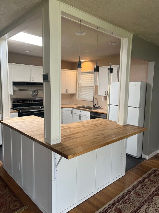 Building Photo - Beautiful 3 bed 1 bath home