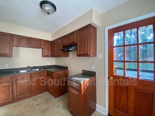 Building Photo - 3130 Lamphier Ave