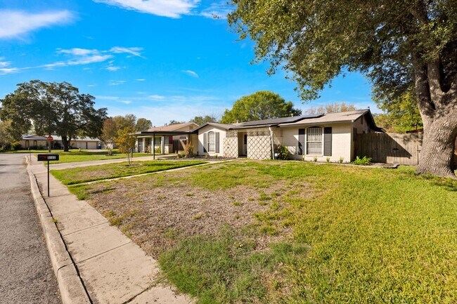 Building Photo - Beautiful Home in Kirby for rent!