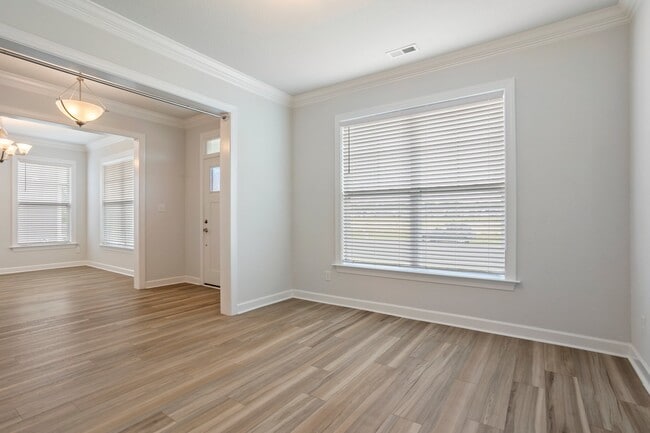 Building Photo - 2224 Hampton Roads Pky