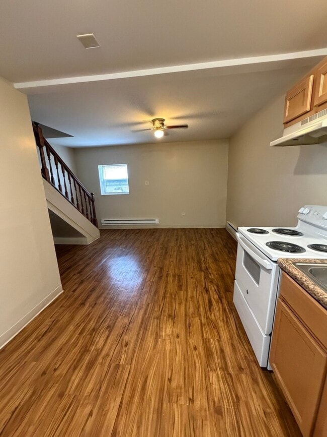 Building Photo - 690 W Judson St