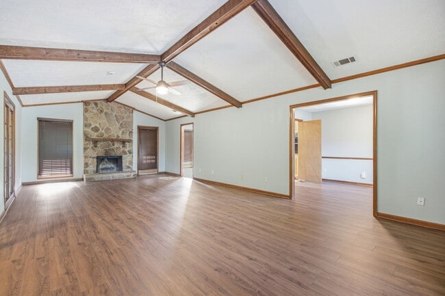 Building Photo - FOR RENT in NORTH COLUMBUS! Available NOW!