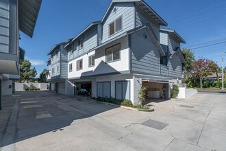 Building Photo - 789 W 18th St