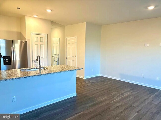 Foto del edificio - 155 Rae Ct