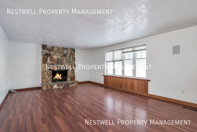 Foto del edificio - 3462 Greenhills Dr