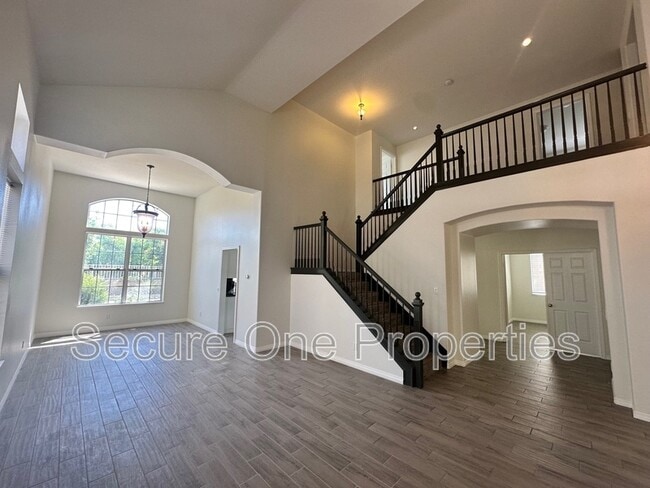 Building Photo - 2350 Laurelwood Dr