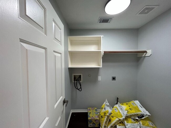 Building Photo - 9231 Tracelawn Ct