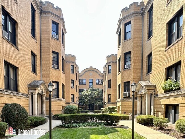 Building Photo - 2434 N Sawyer Ave