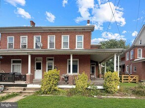 418 Main St