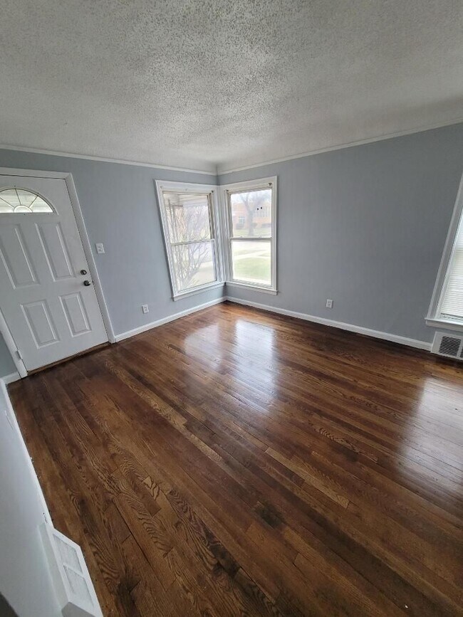 Foto del edificio - 3 Bedroom 1 Bath Home in Eastpointe