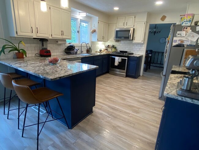 Foto del edificio - 711 Oak Terrace Ln