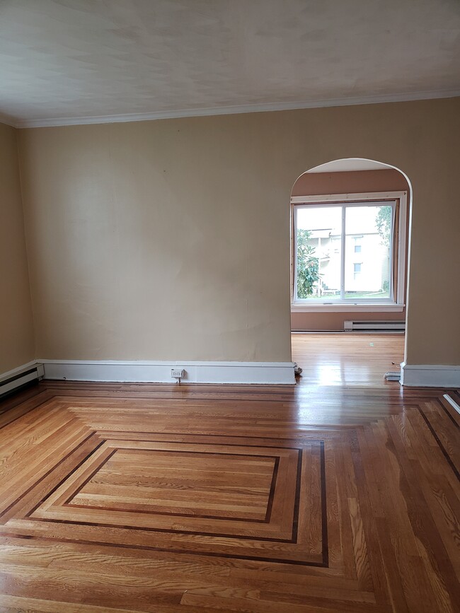 Living Room 1st floor - 505 Bennett St