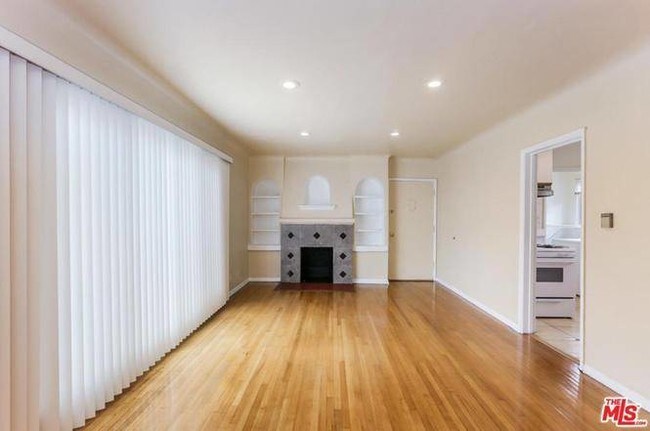 Foto del edificio - 1329 S Cloverdale Ave