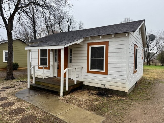 Building Photo - 807 2nd Ave