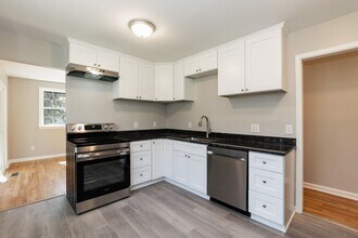 Building Photo - 304 Hickory Dr