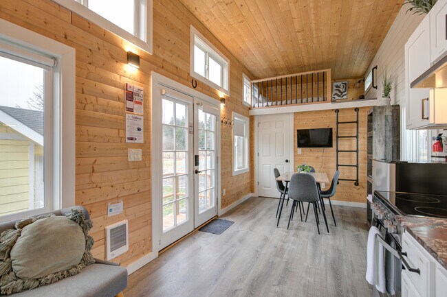 Building Photo - 1757 SR 105