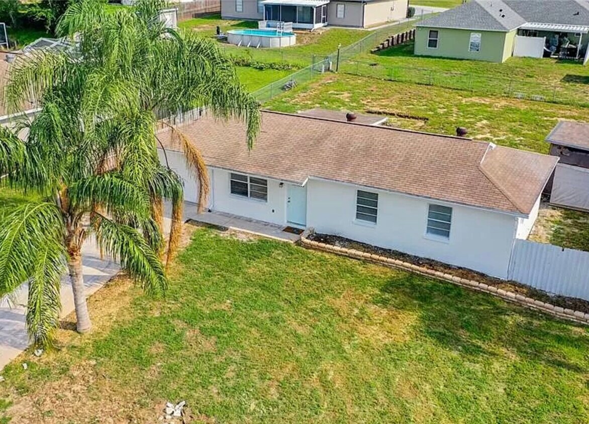Foto principal - 13155 Siam Dr