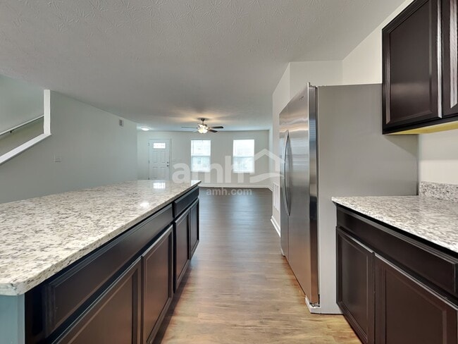 Foto del edificio - 99 Wooded Ridge Dr