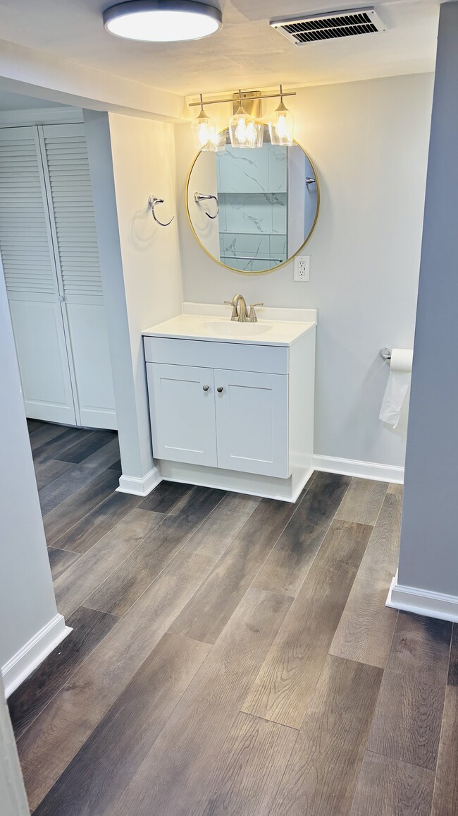 FULL BATH - 57 Bridge St