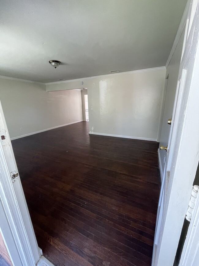 Entryway/Livingroom - 525 Jefferson Ave