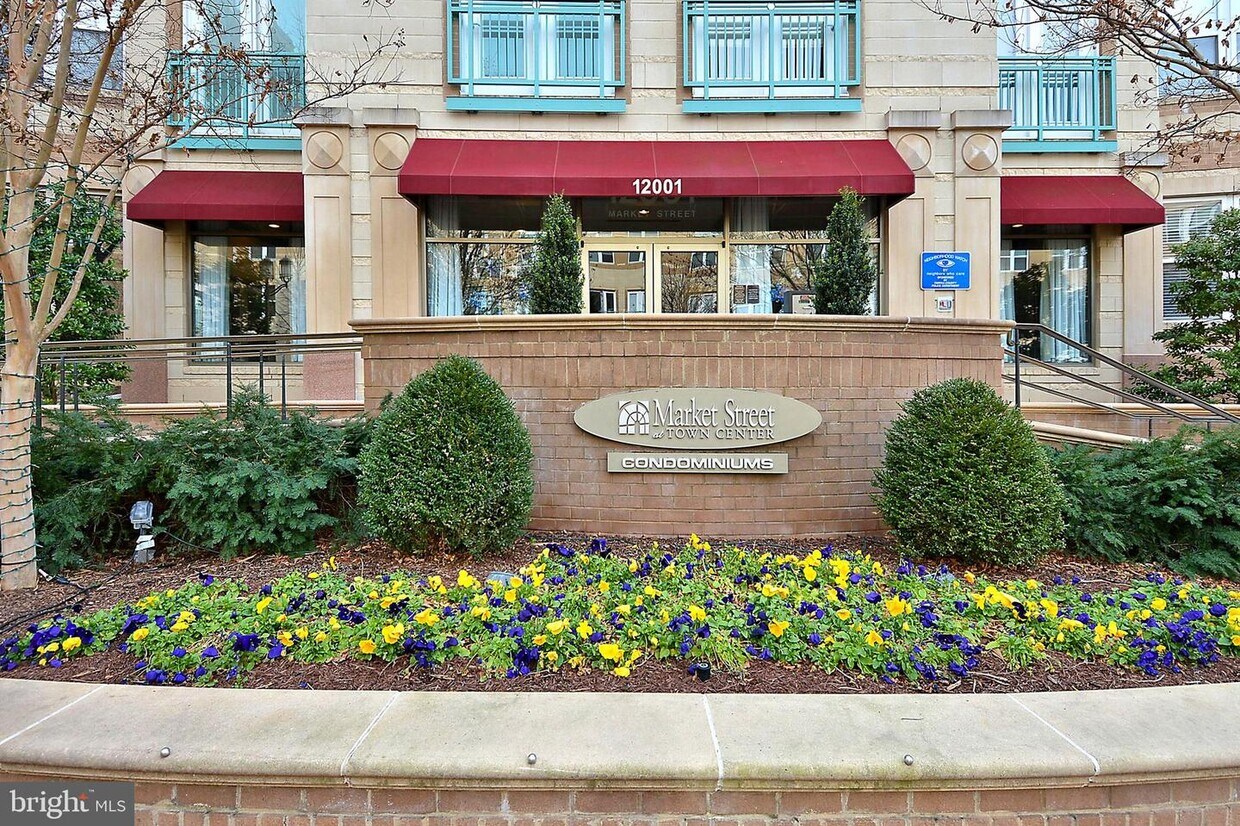 Primary Photo - 12001 Market St