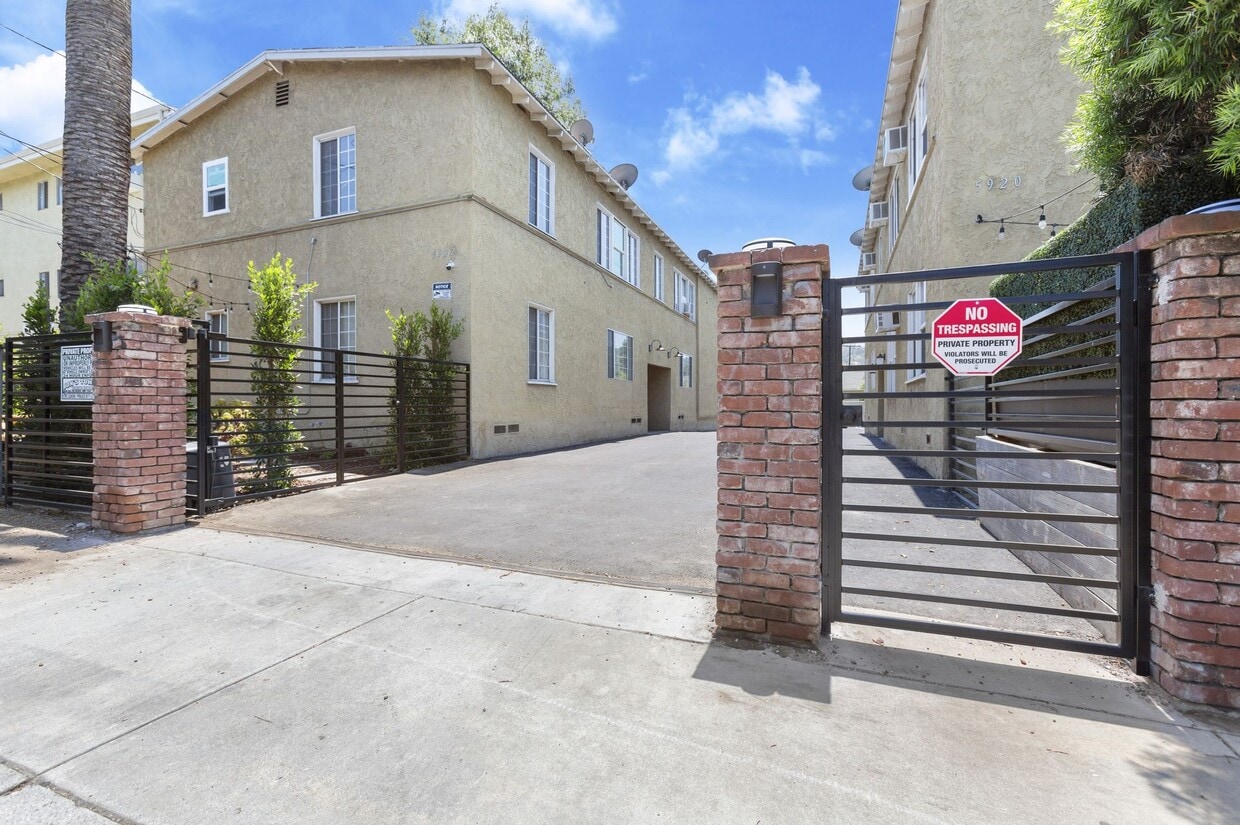 Building Photo - BEAUTIFUL 2 BED - IN HIGHLAND PARK