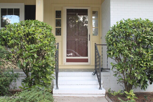 Building Photo - 315 Stoneyfield Dr