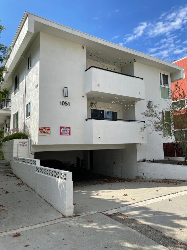 Building Photo - 1051 S Sherbourne Dr